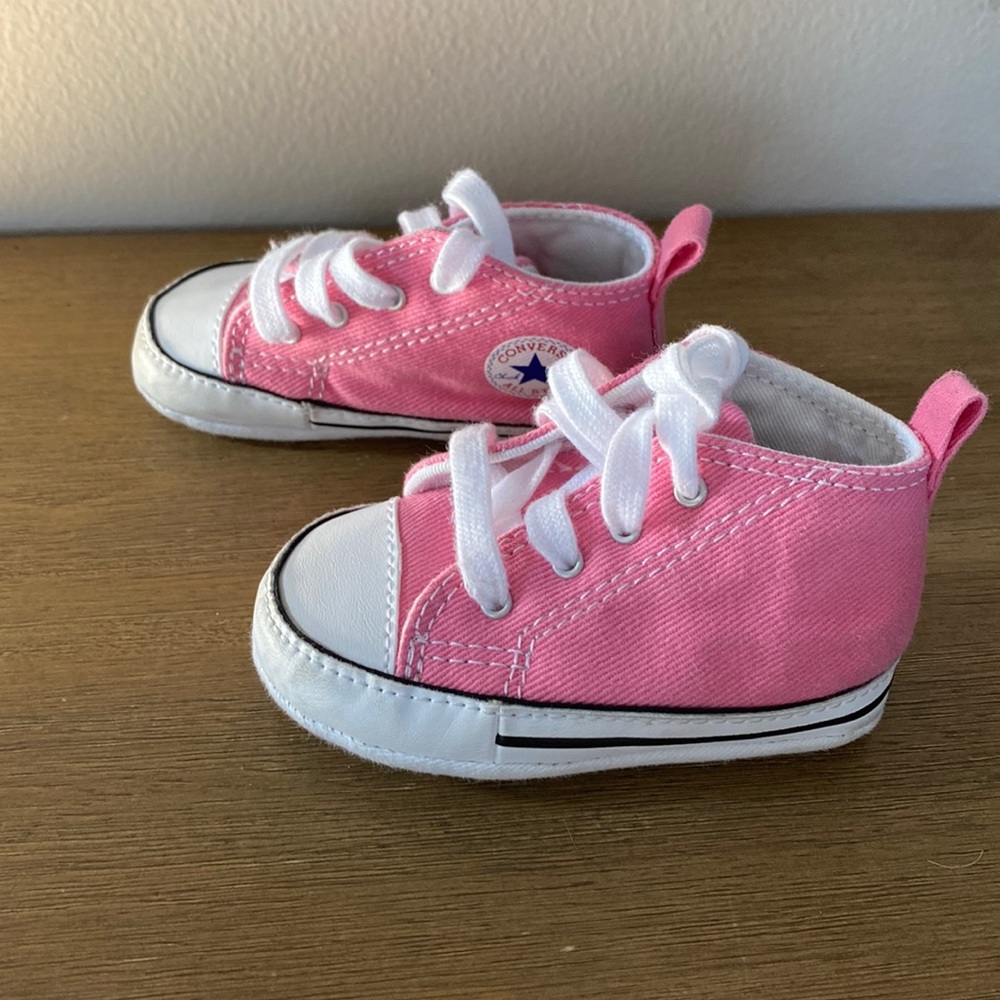 Converse girls baby size 3 pink